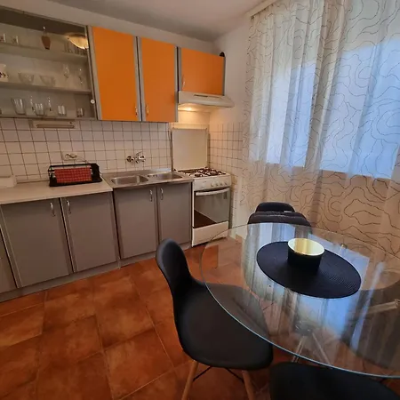 Center Dora Пула